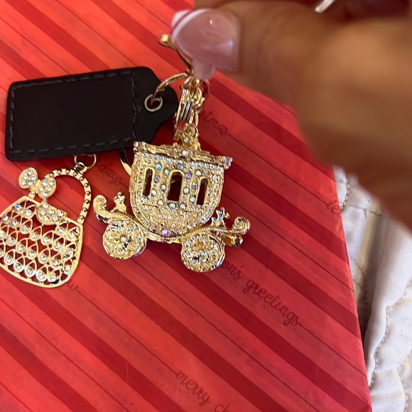 Sold elsewhere Beautiful purse charm key chains Gold Coach Carriage - Picture 4 of 12